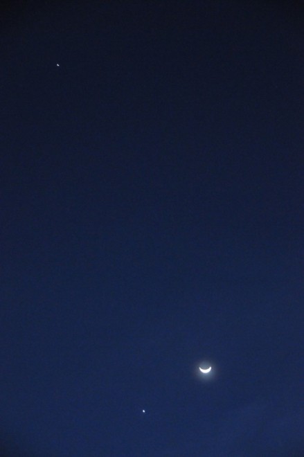 Captan una de las llamaradas solares más espectaculares de los últimos años 25-febrero-2012-luna-jupiter-venus_la-habana-roberto-suarez