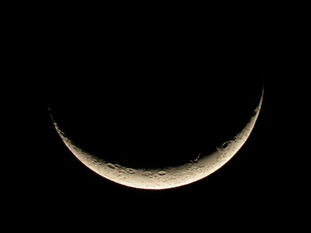 ¿Ha cambiado la rotación de la Tierra con respecto a la Luna? Waxing-crescent-moon-2012-02-24