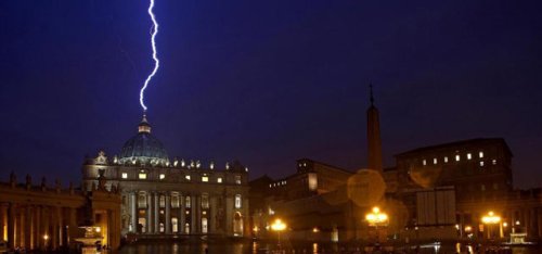 Vaticano eligira  nuevo Papa y el cometa “anunciador” PanStarrs se aproximará al SOL 1360579999_extras_portada_0