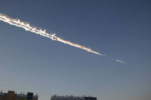 Vaticano eligira  nuevo Papa y el cometa “anunciador” PanStarrs se aproximará al SOL Estela-meteorito-rusia