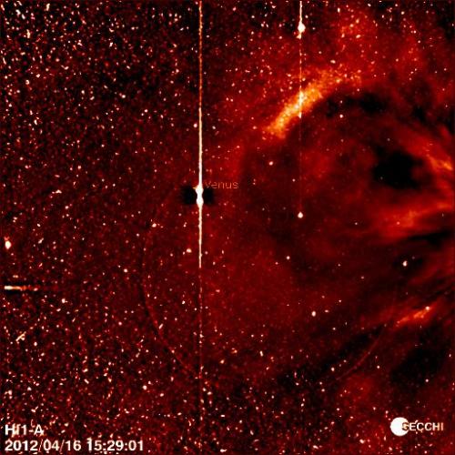 El SOL se vuelve a activar…más de 50 CME´s desde el fin de semana…Ayer M3.8, M4.1, M2.0, M4,8, y M5.7!! Todas desde la 1476, una mancha gigantesca de 100 mil Km, y geoefectivas!….El Polo Norte solar podría invertir su polaridad este mes, anticipándose un  20120416_152901_tbh1a