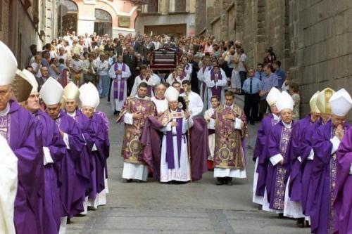 VATICANO ESCÁNDALOS  - Página 16 Purpura-obispos